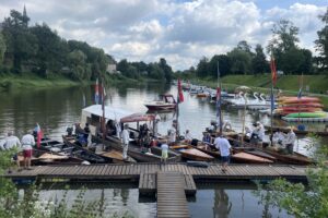 29.07.2023. Sandomierz. Wodniacy płyną łodziami do Warszawy, aby oddać cześć powstańcom / Fot. Grażyna Szlęzak - Radio Kielce