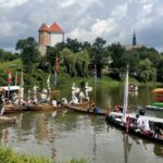 Sandomierscy wodniacy płyną łodziami do Warszawy, aby oddać cześć powstańcom