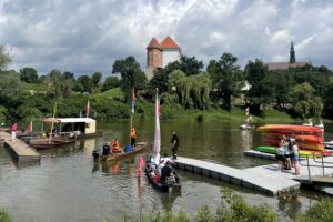 29.07.2023. Sandomierz. Wodniacy płyną łodziami do Warszawy, aby oddać cześć powstańcom / Fot. Grażyna Szlęzak - Radio Kielce