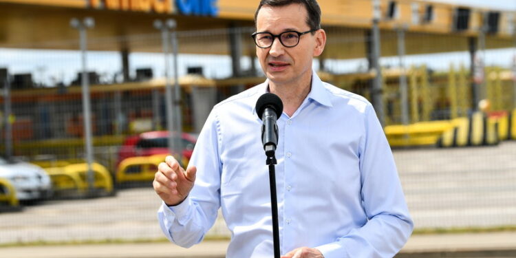 01.07.2023. Rusocin (woj. pomorskie). Premier Mateusz Morawiecki na konferencji prasowej w punkcie poboru opłat Rusocin na autostradzie A1. Spotkanie dot. startu programu bezpłatnych autostrad / Fot. Adam Warżawa - PAP