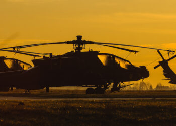 Pierwsi polscy piloci rozpoczną szkolenia na śmigłowcach Apache