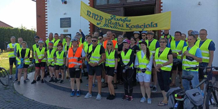 50 rowerzystów wyjechało w pielgrzymce do Częstochowy