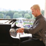 22.07.2023. Kielce. Koncert z cyklu „Chopinowskie inspiracje”. Na zdjęciu Paulius Andersson - litewski pianista. / Fot. Wiktor Taszłow - Radio Kielce