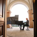 22.07.2023. Kielce. Koncert z cyklu „Chopinowskie inspiracje”. Na zdjęciu Paulius Andersson - litewski pianista. / Fot. Wiktor Taszłow - Radio Kielce