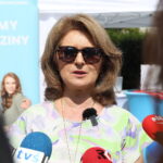 29.07.2023. Kielce. Piknik Zdrowia. Bezpłatne badania profilaktyczne. Na zdjęciu: Małgorzata Kiebzak - dyrektor świętokrzyskiego oddziału Narodowego Funduszu Zdrowia / Fot. Wiktor Taszłow - Radio Kielce