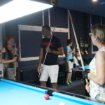 04.07.2023. Kielce. Wakacyjny cykl „Bilardowe Wtorki z Radiem Kielce”. Na zdjęciu (w środku): Paweł Golański / Fot. Wiktor Taszłow - Radio Kielce