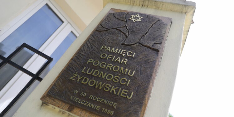 Pogrom pozostaje przestrogą przed siłą dezinformacji i uprzedzeń