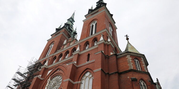 17.07.2023. Kielce. Remont kościoła pod wezwaniem Krzyża Świętego. / Fot. Wiktor Taszłow - Radio Kielce.