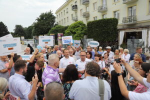 17.07.2023. Kielce. Akcja Koalicji Obywatelskiej „Pilnuję wyborów”. / Fot. Wiktor Taszłow - Radio Kielce.