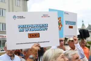 17.07.2023. Kielce. Akcja Koalicji Obywatelskiej „Pilnuję wyborów”. / Fot. Wiktor Taszłow - Radio Kielce.