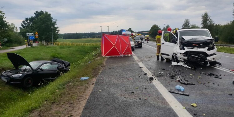 Nie żyje kierowca, troje dzieci trafiło do szpitala