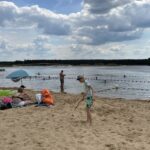 Mnóstwo turystów w Sielpi. Jak oceniają zmiany? - Radio Kielce Woda wciąż groźna. Jak ustrzec się utonięcia?