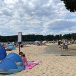 Mnóstwo turystów w Sielpi. Jak oceniają zmiany? - Radio Kielce 07.07.2023. Sielpia. Kąpielisko / Fot. Magdalena Galas-Klusek - Radio Kielce