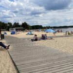 Mnóstwo turystów w Sielpi. Jak oceniają zmiany? - Radio Kielce 07.07.2023. Sielpia. Kąpielisko / Fot. Magdalena Galas-Klusek - Radio Kielce