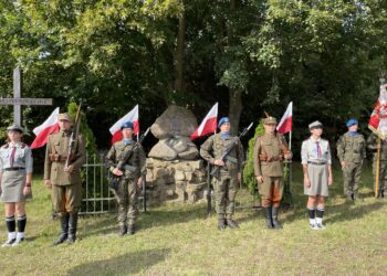 Uroczystości patriotyczne w Białym Ługu ku czci polskich żołnierzy czasów II wojny światowej