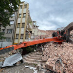 21.07.2023 Kielce. Przewrócona koparka przy ulicy Śniadeckich / Fot. Radio Kielce – Wiktor Taszłow