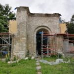 26.07.2023. Kąty Stare. Odbudowa zabytkowej kaplicy św. Anny przy klasztorze oo. sercanów / Fot. Marta Gajda-Kruk - Radio Kielce