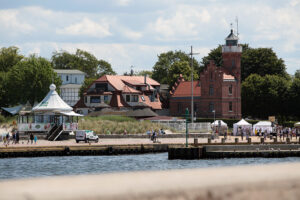 Morze Bałtyckie, plaża, morze, Bałtyk, Ustka, latarnia morska / Fot. Robert Felczak – Radio Kielce