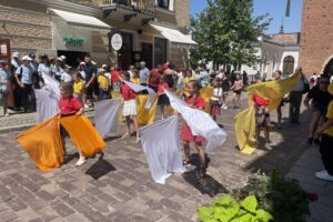 16.07.2023. Sandomierz. Koloniści z Żółkwi zwiedzają Sandomierz / Fot. Grażyna Szlęzak - Radio Kielce