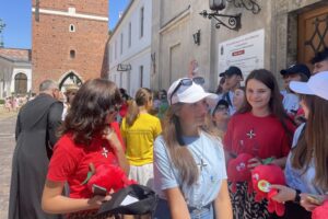 16.07.2023. Sandomierz. Koloniści z Żółkwi zwiedzają Sandomierz / Fot. Grażyna Szlęzak - Radio Kielce