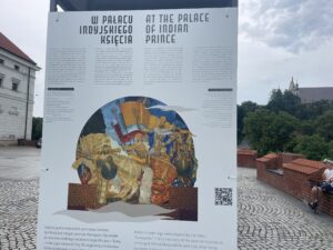 17.07.2023. Sandomierz. Wystawa plenerowa pt. „Podróż w nieznane". / Fot. Grażyna Szlęzak - Radio Kielce.