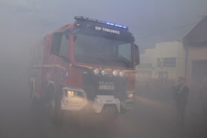 17.07.2023. Pawłowice w gminie Michałów. Przyjęcie do jednostki OSP nowego wozu strażackiego. / Fot. Marta Gajda-Kruk - Radio Kielce.