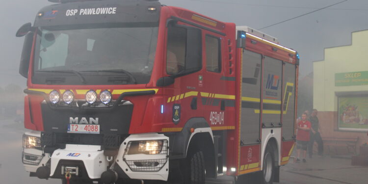 17.07.2023. Pawłowice w gminie Michałów. Przyjęcie do jednostki OSP nowego wozu strażackiego. / Fot. Marta Gajda-Kruk - Radio Kielce.