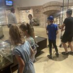 27.07.2023. Sandomierz. Zajęcia dla dzieci w Muzeum Zamkowym / Fot. Grażyna Szlęzak - Radio Kielce