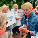 17.07.2023. Starachowice. Akcja Koalicji Obywatelskiej „Pilnuję wyborów”. Na zdjęciu, z prawej, poseł Barbara Nowacka / Fot. Anna Głąb – Radio Kielce