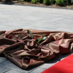 Nowe słoneczko w buskiej Alei Gwiazd - Radio Kielce 23.07.2023. Busko-Zdrój. Krystian Tkaczewski odsłonił odsłonił „Słoneczko" w buskiej Alei Gwiazd. / Fot. Marta Gajda-Kruk - Radio Kielce