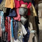 Adam Spała stworzył instalację z małpą w roli głównej. Przed czym przestrzega?