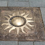 Nowe słoneczko w buskiej Alei Gwiazd - Radio Kielce 23.07.2023. Busko-Zdrój. Krystian Tkaczewski odsłonił odsłonił „Słoneczko" w buskiej Alei Gwiazd. / Fot. Marta Gajda-Kruk - Radio Kielce