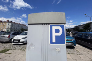 11.07.2022. Kielce. Strefa płatnego parkowania, parkomat / Fot. Jarosław Kubalski - Radio Kielce