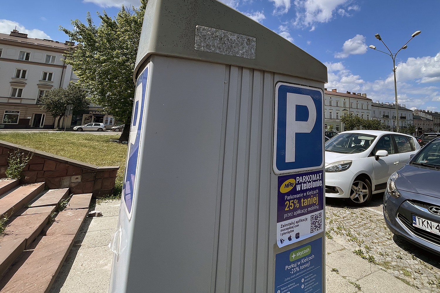 11.07.2022. Kielce. Strefa płatnego parkowania, parkomat / Fot. Jarosław Kubalski - Radio Kielce
