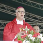 12.07.2023. 80. rocznica pacyfikacji Michniowa. Na zdjęciu: biskup Jan Piotrowski / Fot. Jarosław Kubalski - Radio Kielce