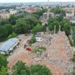 13.07.2023. Kielce. Wyburzanie byłego szpitala dziecięcego przy ulicy Langiewicza / Fot. Jarosław Kubalski – Radio Kielce