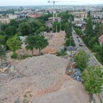 13.07.2023. Kielce. Wyburzanie byłego szpitala dziecięcego przy ulicy Langiewicza / Fot. Jarosław Kubalski – Radio Kielce
