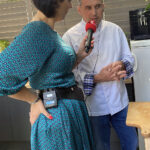 Radio Kielce. Gotowanie na antenie – filmowe przepisy. Na zdjęciu Magdalena Sitek – Radio Kielce oraz Marcin Maciąg – szef kuchni restauracji Ciżemka w Sandomierzu / Fot. Angelika Rejnowicz – Radio Kielce