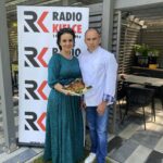 Radio Kielce. Gotowanie na antenie – filmowe przepisy. Na zdjęciu Magdalena Sitek – Radio Kielce oraz Marcin Maciąg – szef kuchni restauracji Ciżemka w Sandomierzu / Fot. Angelika Rejnowicz – Radio Kielce