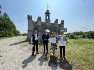 Są pieniądze na remont neogotyckiej kaplicy w Morawicy