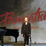 Kołobrzeg. V Ogólnopolski Przegląd Twórczości Przemysława Gintrowskiego „Pamiątki”. Na zdjęciu laureatka II miejsca Joanna Pasternak / źródło: Audytorium17