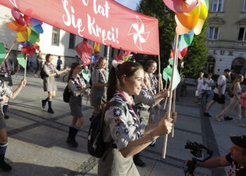09.07.2023. Kielce. Korowód uczestników 50. Harcerskiego Festiwalu Kultury Młodzieży Szkolnej / Fot. Jarosław Kubalski - Radio Kielce