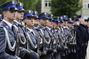W polskiej policji jest ponad 15 tysięcy wakatów