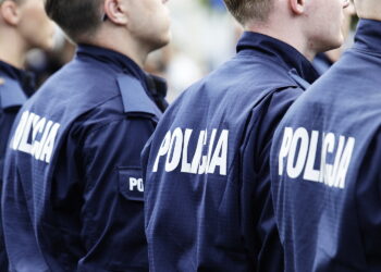 Policjanci otrzymali nowe koszule. To jednak nie koniec zmian w umundurowaniu