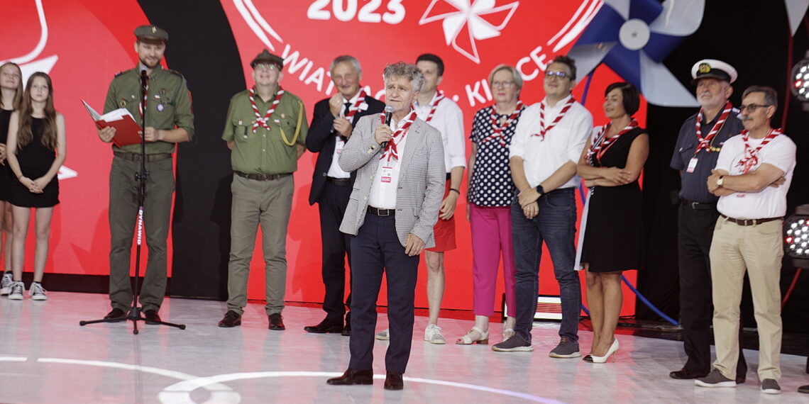 15.07.2023 Kielce. Kadzielnia. Festiwal Harcerski. Na zdjęciu (w środku): Krzysztof Słoń - senator PiS / Fot. Jarosław Kubalski - Radio Kielce