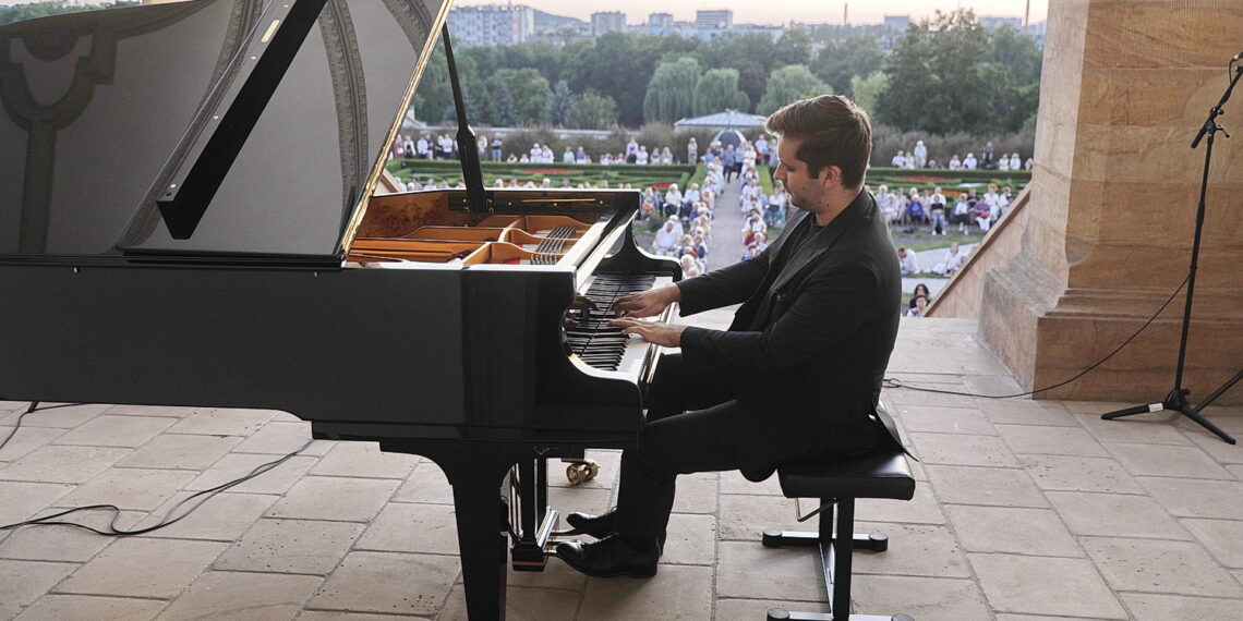 15.07.2023. Kielce. Pierwszy koncert z cyklu „Chopinowskie inspiracje”. Na zdjęciu: Kamil Pacholec / Fot. Jarosław Kubalski - Radio Kielce