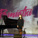 Kołobrzeg. V Ogólnopolski Przegląd Twórczości Przemysława Gintrowskiego „Pamiątki”. Na zdjęciu zwyciężczyni konkursu Katarzyna Klukowska / źródło: Audytorium17