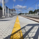 27.07.2023. Rykoszyn. Przystanek kolejowy po gruntownej modernizacji / Fot. Dionizy Krawczyński – Radio Kielce