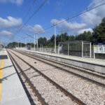 27.07.2023. Rykoszyn. Przystanek kolejowy po gruntownej modernizacji / Fot. Dionizy Krawczyński – Radio Kielce