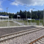 27.07.2023. Rykoszyn. Przystanek kolejowy po gruntownej modernizacji / Fot. Dionizy Krawczyński – Radio Kielce